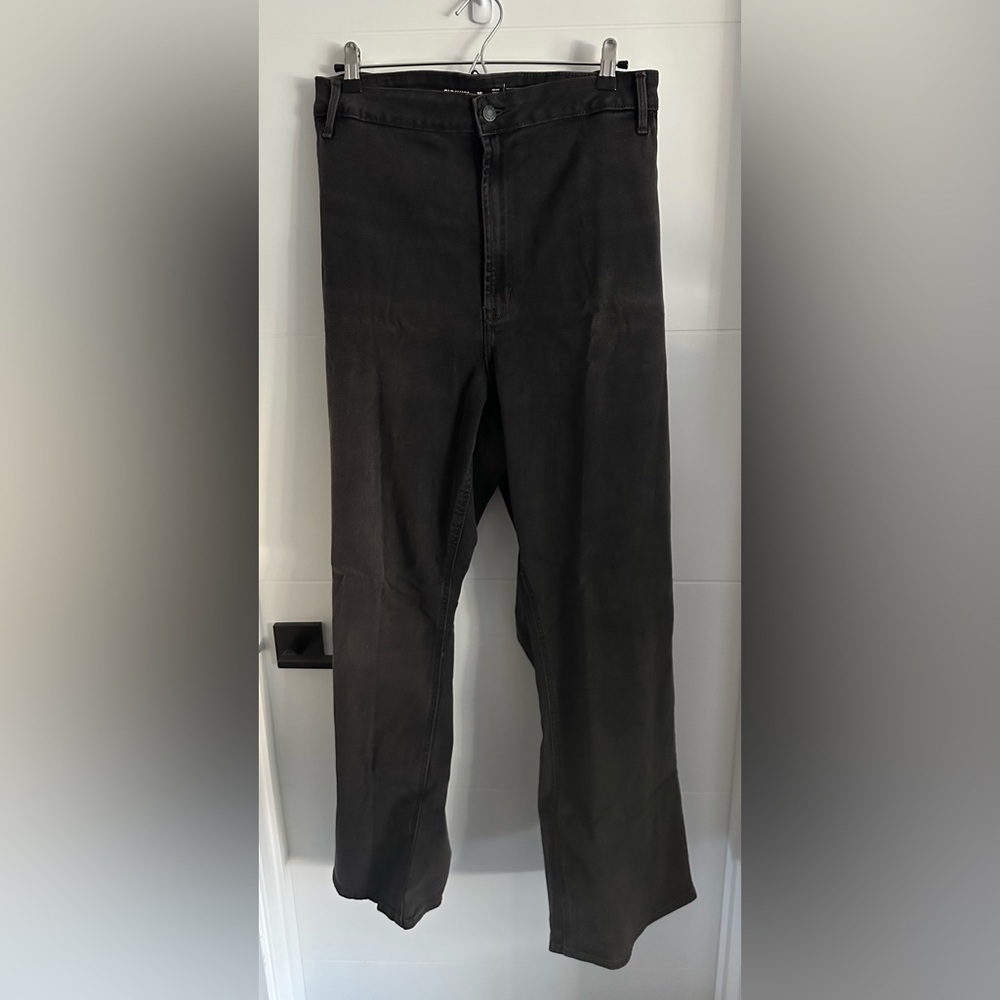 Womenโs Old Navy Mid-Rise Wow Boot-Cut Jeans- Size 30